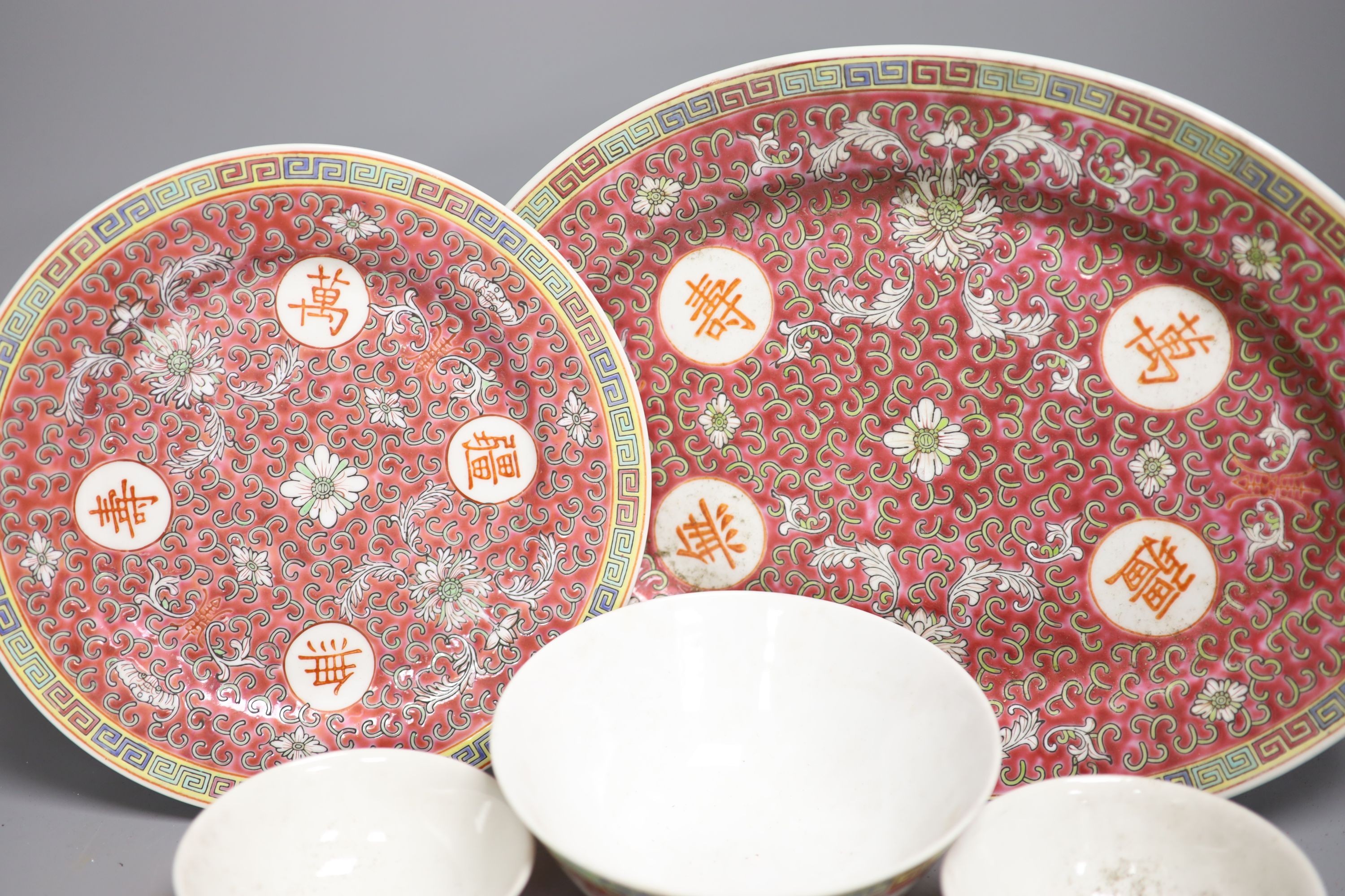 A Chinese enamelled porcelain part supper set, late 20th century